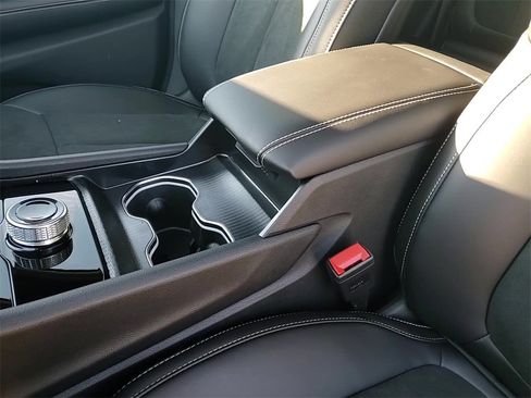 New 2025 Jeep Grand Cherokee Altitude image 16