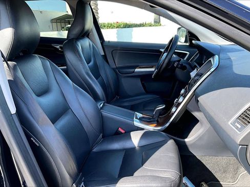 Used 2017 Volvo XC60 T5 Inscription image 8