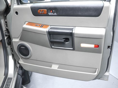 Used 2003 HUMMER H2 Luxury w/ Preferred Equipment Group image 11