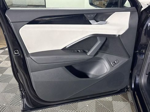 New 2025 Volkswagen Tiguan SE image 10