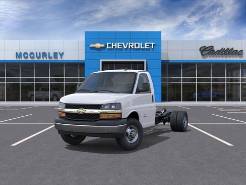 New 2026 Chevrolet Express 3500 w/ Power Convenience Package RWD image 8