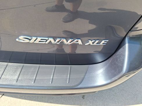Used 2006 Toyota Sienna XLE FWD image 12
