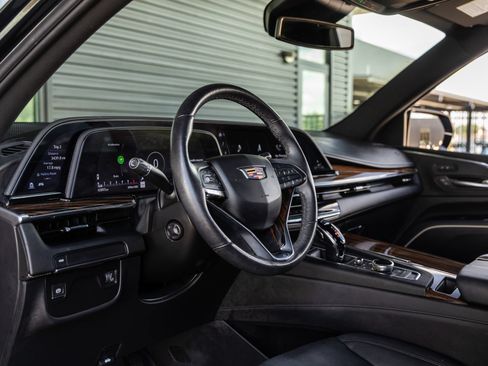 Used 2024 Cadillac Escalade Luxury RWD image 23