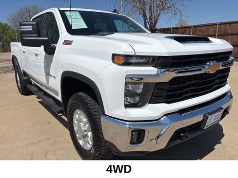 Used 2025 Chevrolet Silverado 2500 LT w/ Convenience Package image 2