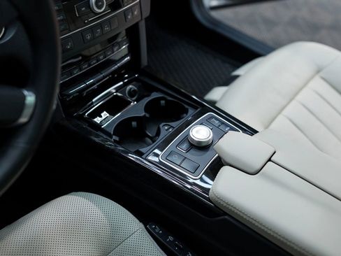 Used 2010 Mercedes-Benz E 550 4MATIC Sedan image 35