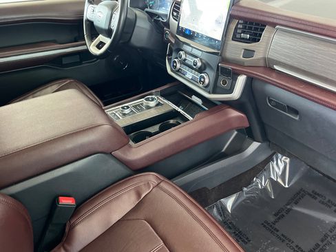 Used 2023 Ford Expedition Limited image 18