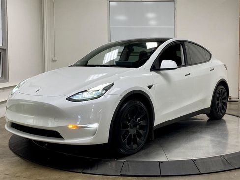 Used 2023 Tesla Model Y Long Range AWD/4WD image 4