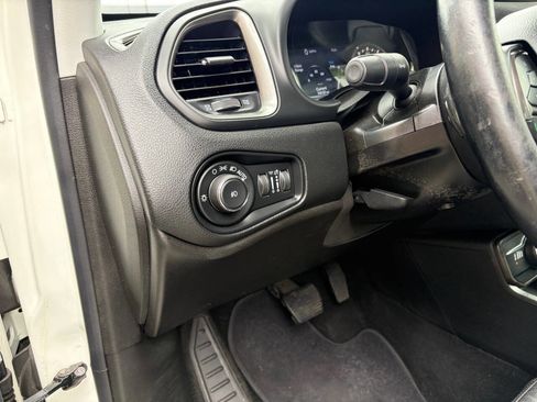 Used 2019 Jeep Renegade Limited AWD/4WD image 29
