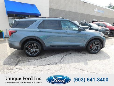 Used 2025 Ford Explorer ST AWD/4WD image 10