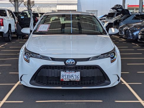 Certified 2021 Toyota Corolla LE FWD image 2