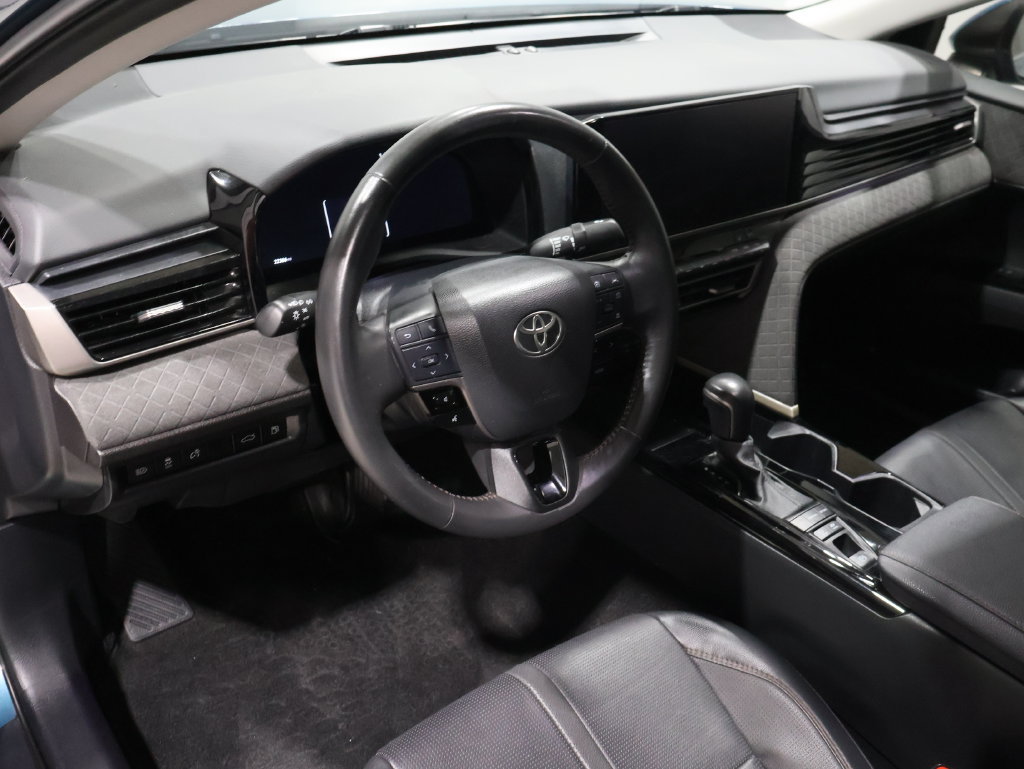 Used 2025 Toyota Camry XLE FWD image 14