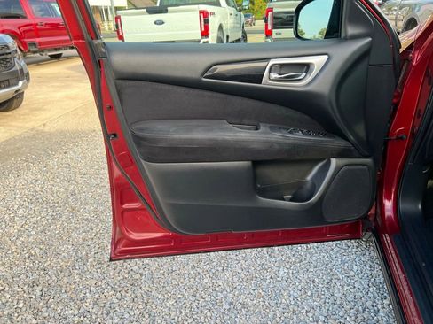 Used 2013 Nissan Pathfinder SV image 10