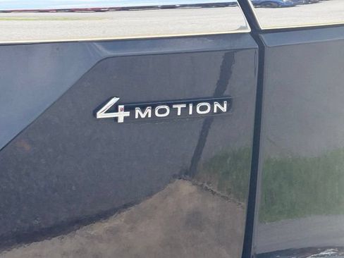 Used 2024 Volkswagen Atlas SE AWD/4WD image 12