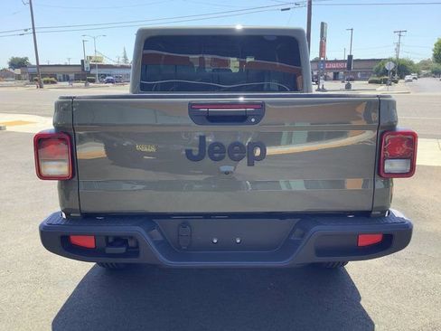 New 2025 Jeep Gladiator Sport image 28