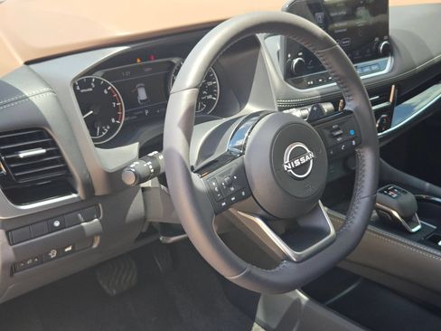 Used 2023 Nissan Rogue SL w/ SL Premium Package FWD image 10