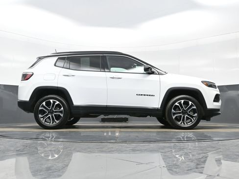 Used 2023 Jeep Compass Limited w/ Sun and Sound Group AWD/4WD image 34