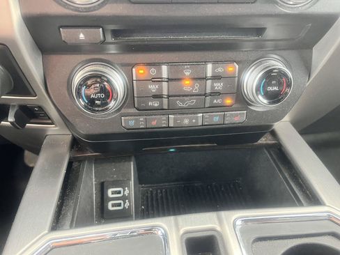 Used 2017 Ford F150 Platinum w/ Equipment Group 701A Luxury AWD/4WD image 22