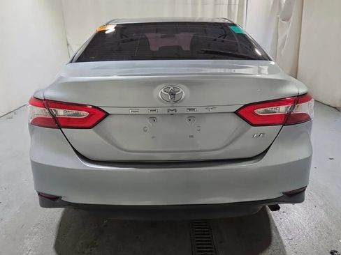Used 2018 Toyota Camry LE image 3
