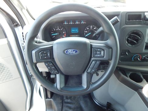 Used 2022 Ford E-450 and Econoline 450 Super Duty w/ Power Windows & Locks Group image 24