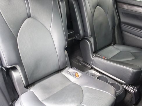 Used 2022 Toyota Highlander Limited image 27