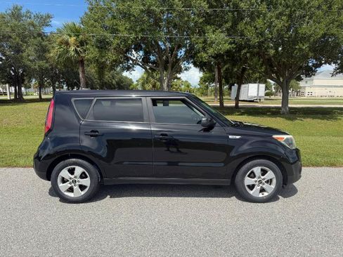 Used 2018 Kia Soul FWD image 2