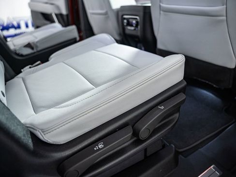 New 2025 Chevrolet Suburban Premier w/ Sun And Tow Package image 34