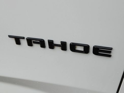 Used 2021 Chevrolet Tahoe Z71 w/ Luxury Package AWD/4WD image 9
