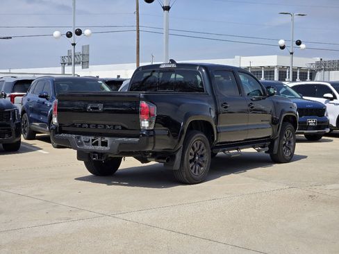 Used 2022 Toyota Tacoma Limited w/ Nightshade Package image 4