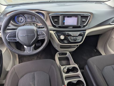 Used 2022 Chrysler Voyager LX FWD image 29