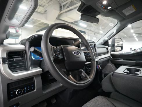 Used 2025 Ford F250 XLT w/ Black Appearance Package AWD/4WD image 8