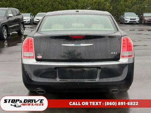 Used 2014 Chrysler 300 AWD w/ Driver Convenience Group image 4
