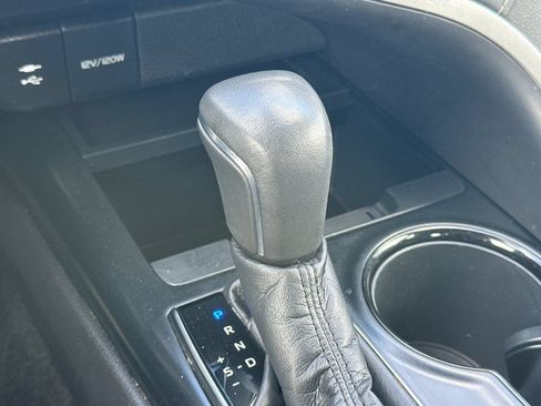 Used 2019 Toyota Camry SE FWD image 20