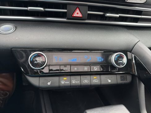 Used 2021 Hyundai Elantra SEL w/ Convenience + Premium Package image 19