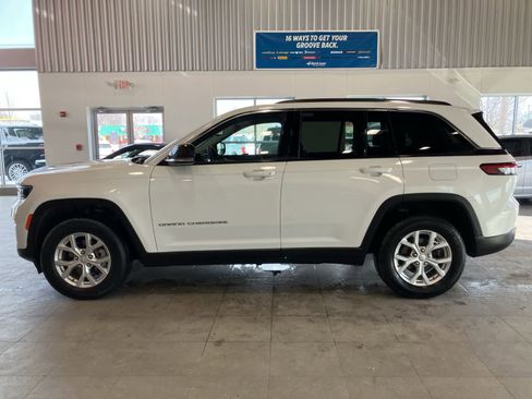 Used 2023 Jeep Grand Cherokee Limited image 8
