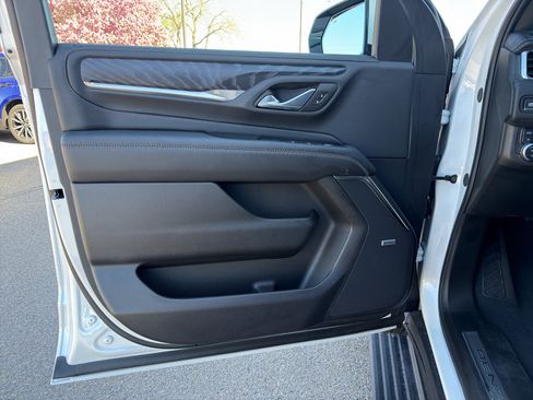 Used 2024 GMC Yukon Denali w/ Advanced Technology Package image 11