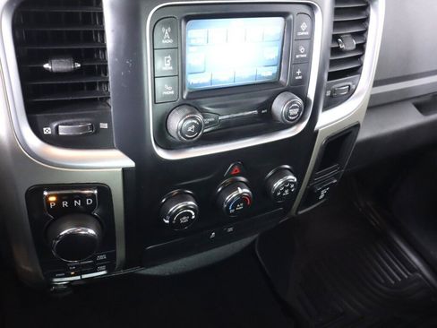 Used 2018 RAM 1500 Classic SLT AWD/4WD image 15