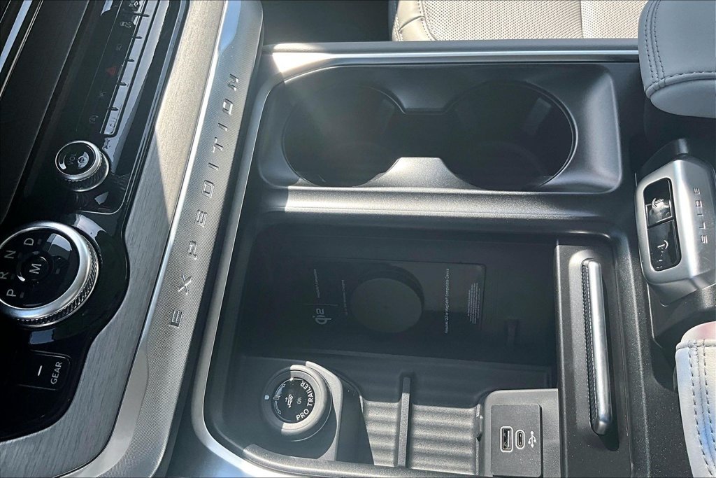 New 2027 Ford Expedition Max Platinum RWD image 8