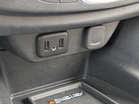 Used 2022 Chevrolet Traverse LT image 19