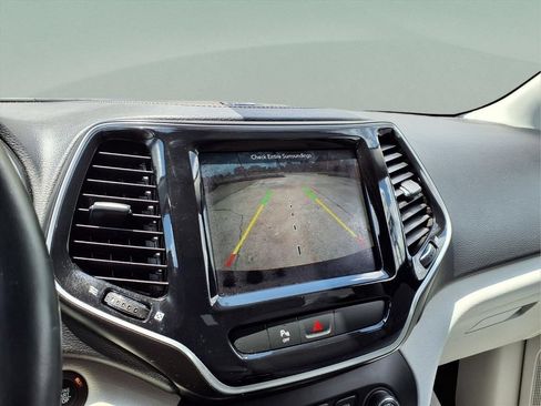 Used 2019 Jeep Cherokee Limited AWD/4WD image 11