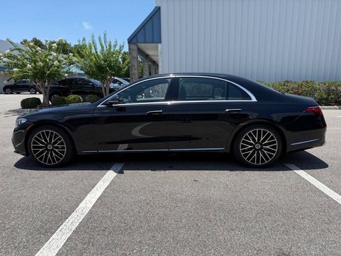 Used 2022 Mercedes-Benz S 580 4MATIC Sedan w/ Rear Seat Package image 4