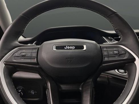 Used 2023 Jeep Grand Cherokee Limited w/ Luxury Tech Group II image 16