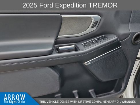 Used 2025 Ford Expedition Tremor AWD/4WD image 21