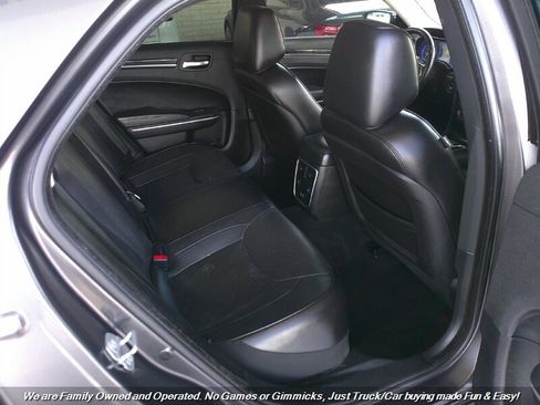 Used 2019 Chrysler 300 Limited image 25