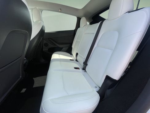 Used 2023 Tesla Model Y Long Range AWD/4WD image 19