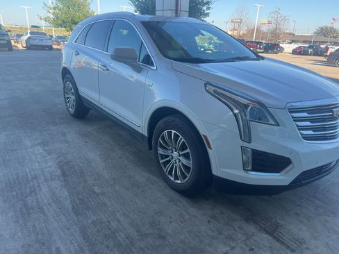 Used 2017 Cadillac XT5 Luxury w/ Driver Awareness Package image 7