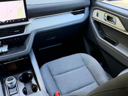 Used 2025 Ford Explorer Active AWD/4WD image 14