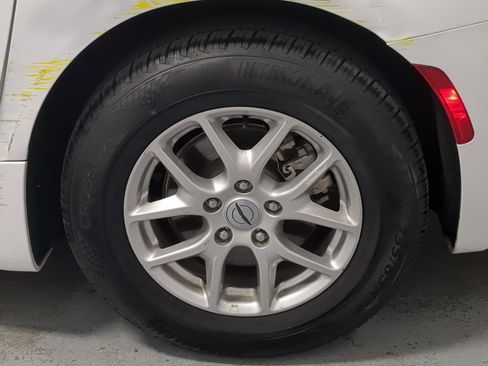 Certified 2024 Chrysler Pacifica Touring-L image 21