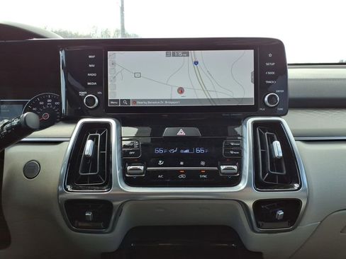 Used 2022 Kia Sorento SX image 19