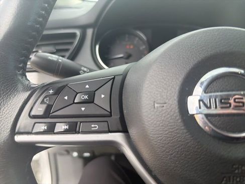 Used 2017 Nissan Rogue SV image 20