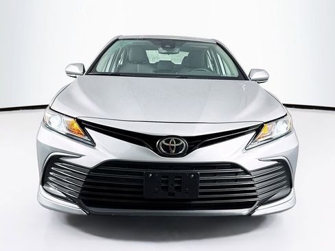 Used 2021 Toyota Camry LE image 2